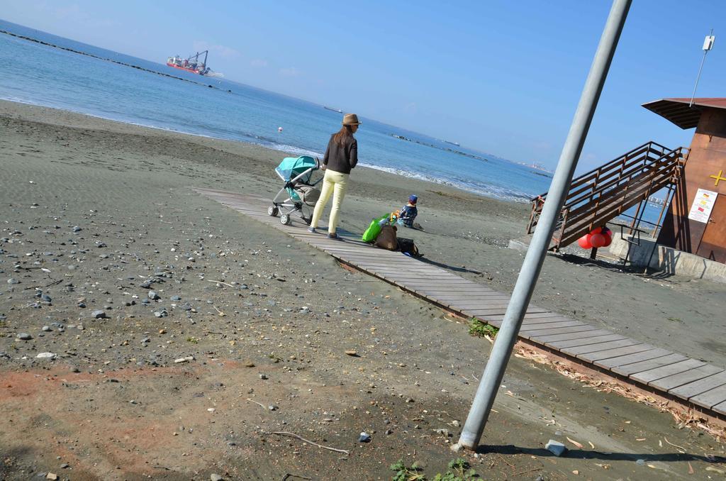卵石海滩度假公寓 利马索尔 外观 照片